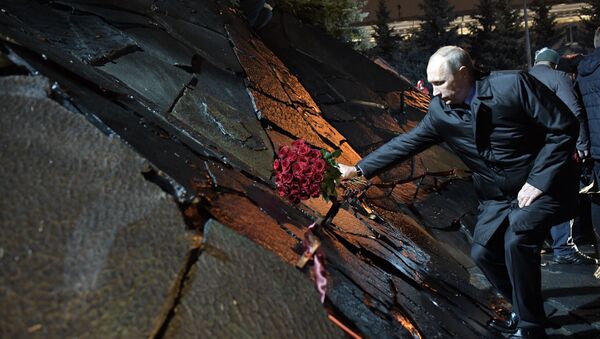 Президент РФ В. Путин принял участие в церемонии открытия мемориала Стена скорби - Sputnik Латвия