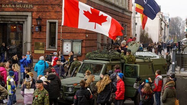 Выставка вооружения стран-участниц миссии НАТО в Латвии - Sputnik Латвия