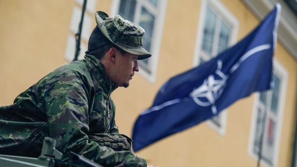 Военный НАТО в Риге - Sputnik Latvija
