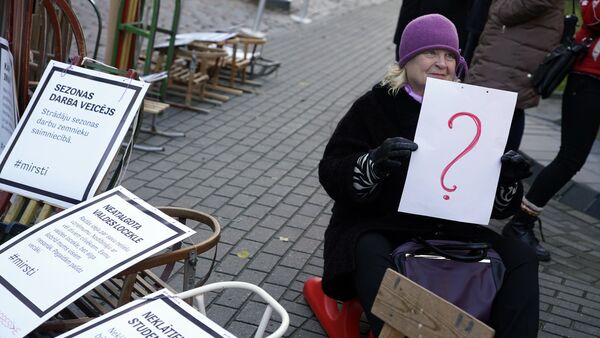 Участники пикета против торговли здоровьем у Сейма Латвии - Sputnik Латвия