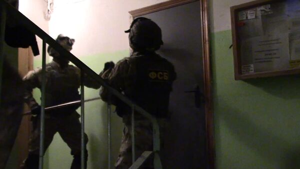 ФСБ опубликовала кадры задержания членов запрещенного экстремистского движения - Sputnik Латвия