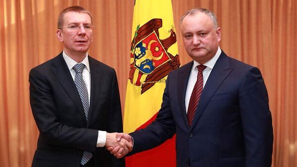 Президент Молдавии Игорь Додон (справа) и министр иностранных дел Латвии Эдгарс Ринкевичс Президент Молдавии Игорь Додон (справа) и министр иностранных дел Латвии Эдгарс Ринкевичс - Sputnik Латвия