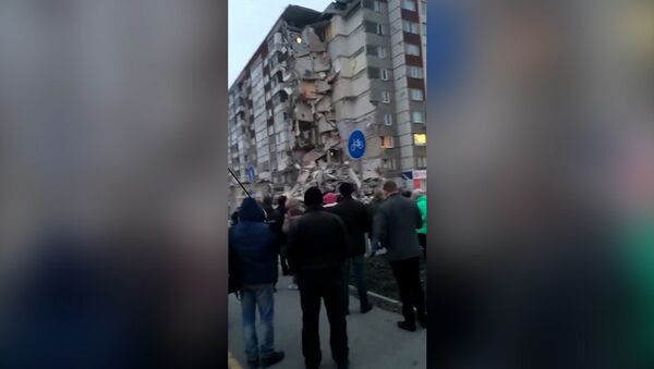 Многоэтажный жилой дом обрушился в Ижевске, есть жертвы - Sputnik Латвия