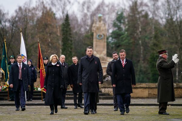 Торжественная церемония в день Лачплесиса на Братском кладбище - Sputnik Латвия