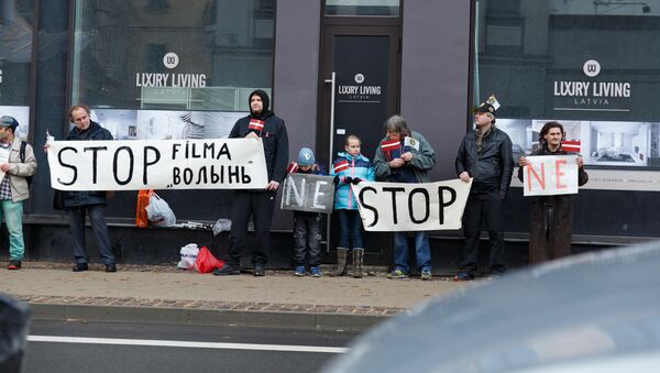 Пикет против показа польской военной драмы Волынь в Риге - Sputnik Latvija