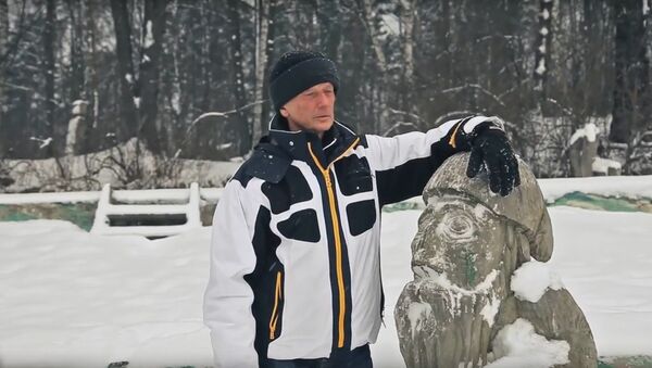 Михаил Задорнов читает стихотворение Идут белые снеги - Sputnik Латвия