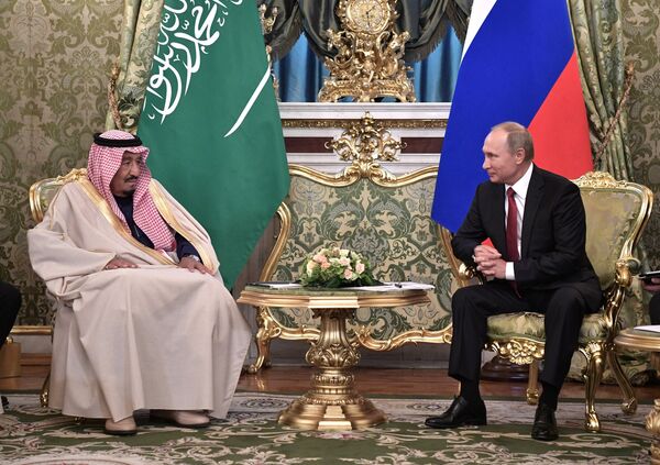 Переговоры президента РФ Владимира Путина с королем Саудовской Аравии Сальманом Аль-Саудом Переговоры президента РФ Владимира Путина с королем Саудовской Аравии Сальманом Аль-Саудом - Sputnik Латвия