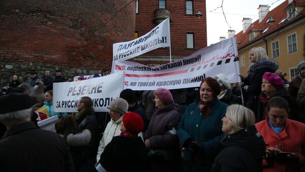 Шествие в знак протеста против перевода школ национальных меньшинств на латышский язык - Sputnik Latvija