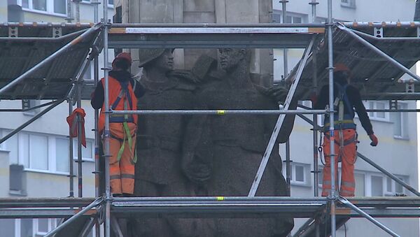 Демонтаж памятника благодарности Красной армии начался в Щецине - Sputnik Латвия
