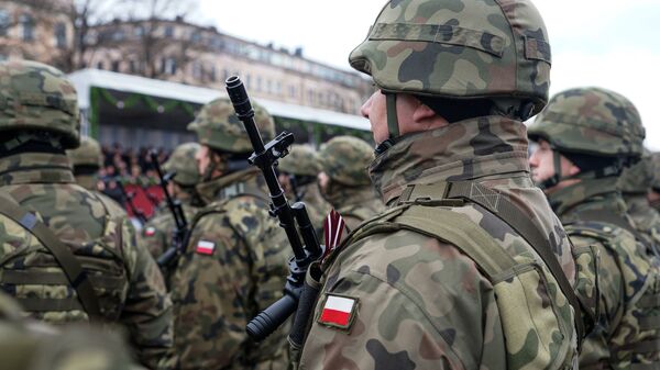 Польские военнослужащие на параде в Риге - Sputnik Latvija