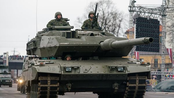 Испанский основной боевой танк Leopard 2E - Sputnik Латвия