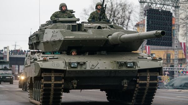 Испанский основной боевой танк Leopard 2E - Sputnik Latvija
