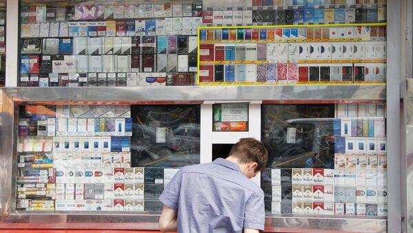 Продажа сигарет, архивное фото - Sputnik Латвия