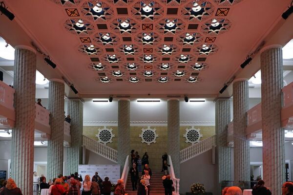 В главном холле появилась дополнительная подсветка... - Sputnik Латвия