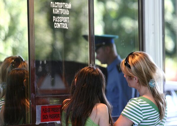 Работа отделения погранконтроля Мамоново-Автодорожное в Калининградской области Работа отделения погранконтроля Мамоново-Автодорожное в Калининградской области - Sputnik Латвия