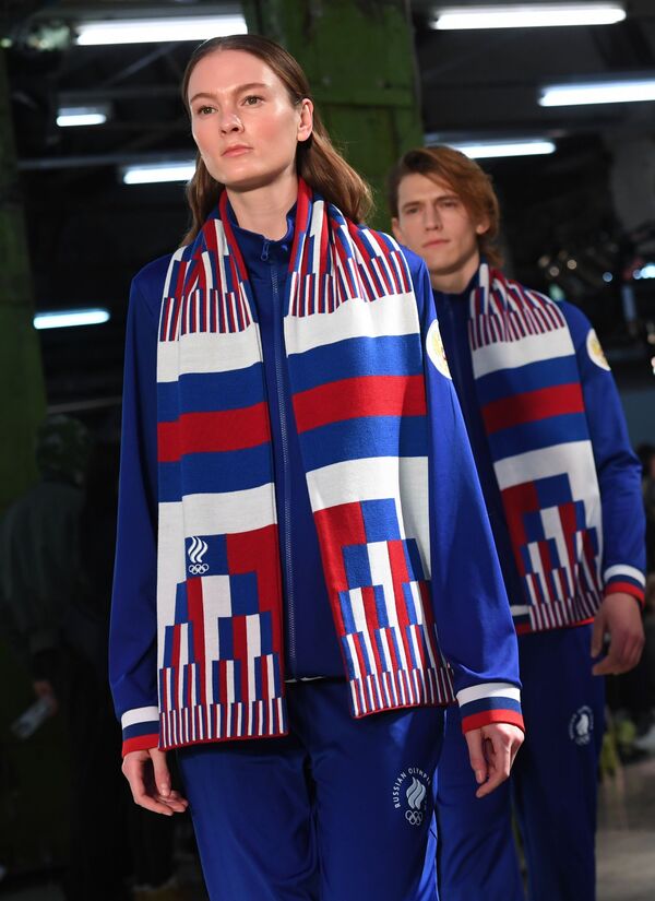 Модели демонстрируют одежду из экипировки олимпийской команды и casual-коллекции бренда ZASPORT в Москве - Sputnik Латвия
