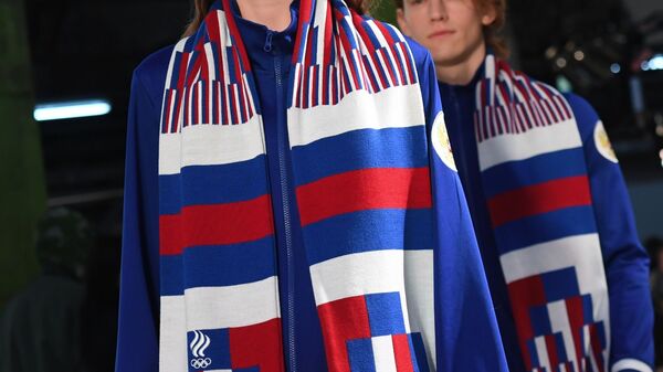 Модели демонстрируют одежду из экипировки Олимпийской команды и casual-коллекции бренда ZASPORT в Москве - Sputnik Latvija