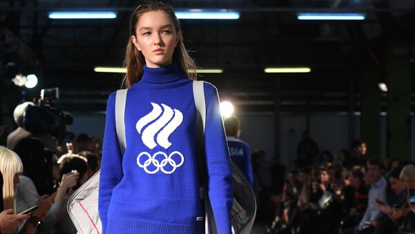 Модель демонстрирует одежду из экипировки Олимпийской команды и casual-коллекции бренда ZASPORT в Москве - Sputnik Латвия