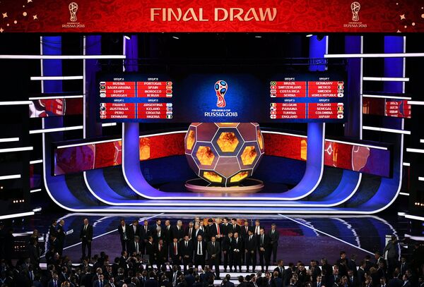 Официальная жеребьевка чемпионата мира по футболу 2018 Официальная жеребьевка чемпионата мира по футболу 2018 - Sputnik Latvija