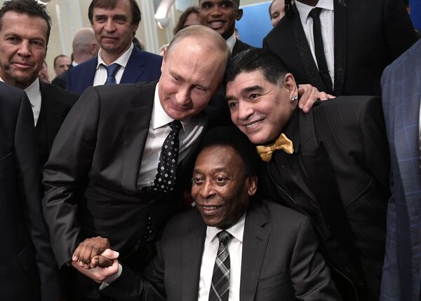 Президент РФ В. Путин принял участие в финальной жеребьёвке ЧМ по футболу ФИФА 2018 в России Президент РФ В. Путин принял участие в финальной жеребьёвке ЧМ по футболу ФИФА 2018 в России - Sputnik Latvija