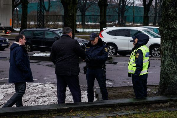 Игорь Зубов поприветствовал латвийских полицейских: Здравствуйте коллеги Игорь Зубов поприветствовал латвийских полицейских: Здравствуйте коллеги - Sputnik Латвия