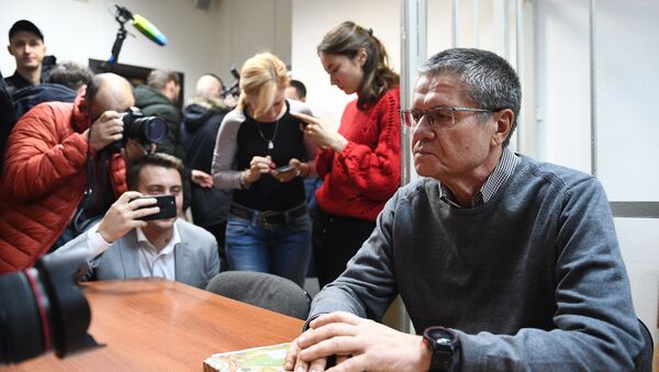 Экс-министр экономического развития Алексей Улюкаев в Замоскворецком суде во время слушаний по его делу - Sputnik Латвия