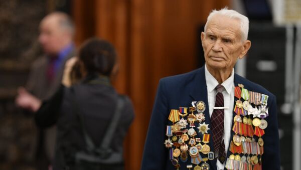 Ветеран на Балу Победителей в Центральном музее Великой Отечественной войны на Поклонной горе в Москве - Sputnik Латвия