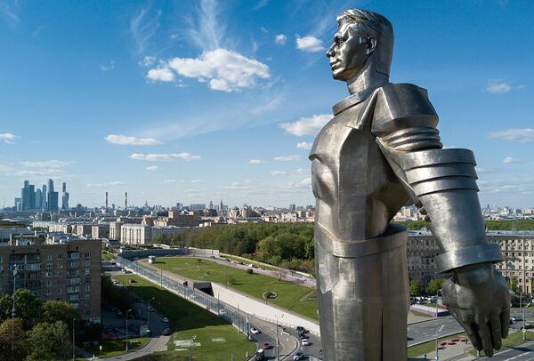 Памятник Ю.А. Гагарину на Ленинском проспекте Памятник Ю.А. Гагарину на Ленинском проспекте - Sputnik Латвия