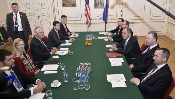 Министр иностранных дел США Рекс Тиллерсон и министр иностранных дел России Сергей Лавров провели двусторонние переговоры в Вене - Sputnik Латвия
