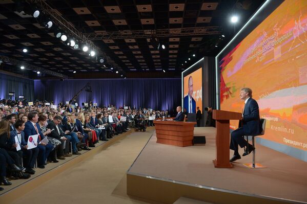 Ежегодная большая пресс-конференция президента РФ Владимира Путина - Sputnik Латвия