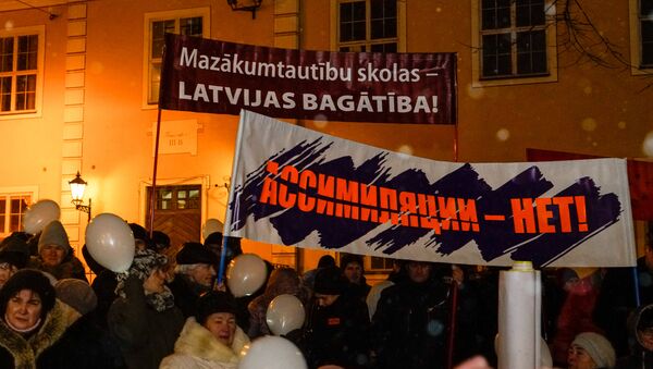 Akcija krievu skolu atbalstam Rīgā - Sputnik Latvija