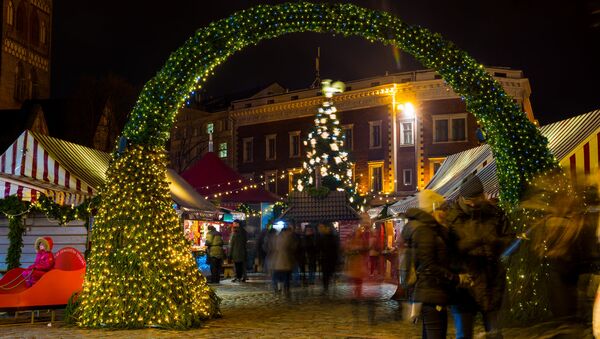 Елка и Рождественский базар на Домской площади - Sputnik Латвия
