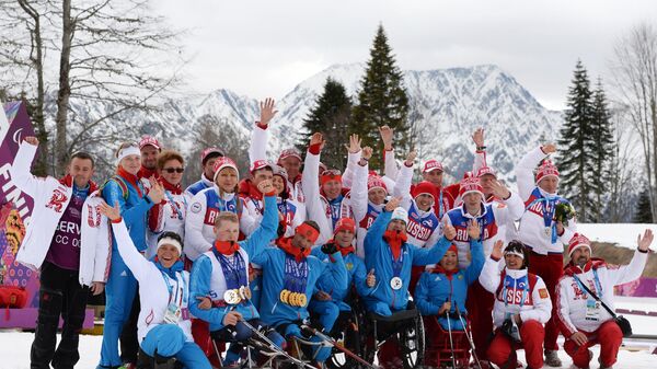 Сборная России по лыжным гонкам и биатлону - Sputnik Латвия