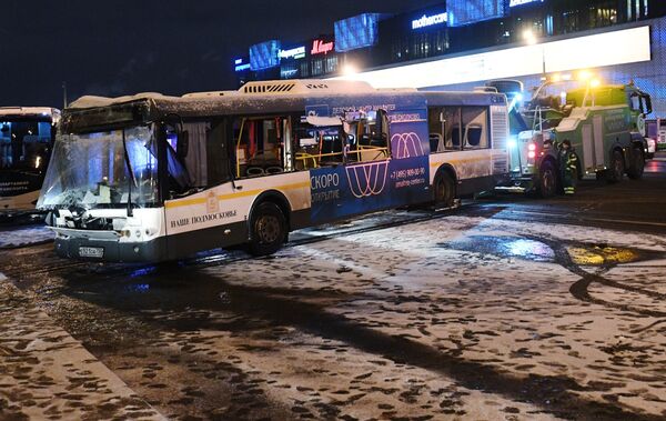 На западе Москвы автобус въехал в подземный переход На западе Москвы автобус въехал в подземный переход - Sputnik Латвия