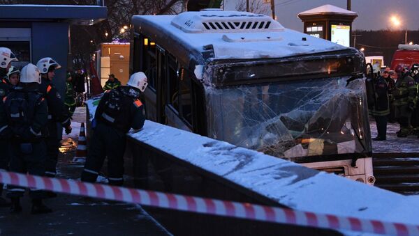 На западе Москвы автобус въехал в подземный переход - Sputnik Латвия