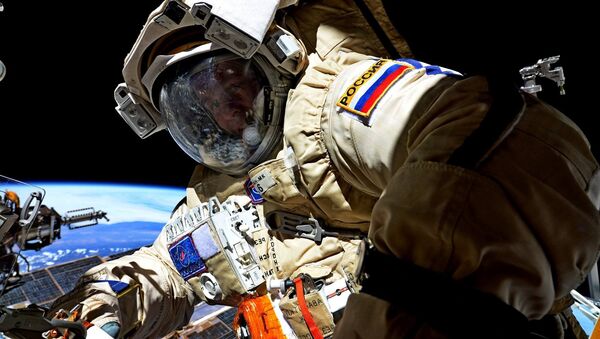 Космонавт Роскосмоса Сергей Рязанский во время выхода в открытый космос - Sputnik Latvija