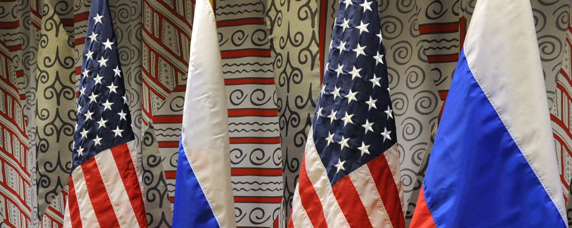 Флаги России и США - Sputnik Латвия, 1920, 01.01.2022