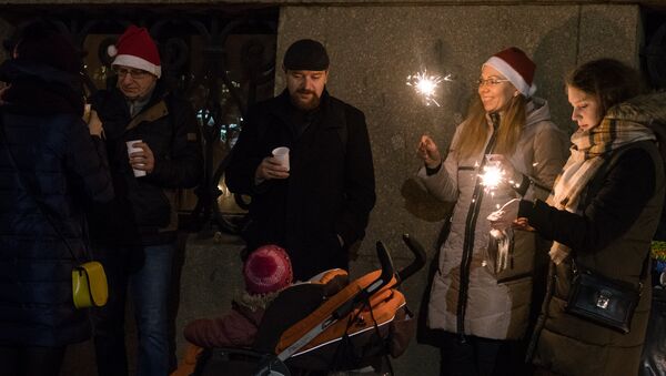 Рижане встречают Новый год в Старой Риге - Sputnik Latvija