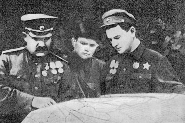 Анатолий Гаврилович Гунарь (в центре) Анатолий Гаврилович Гунарь (в центре) - Sputnik Latvija