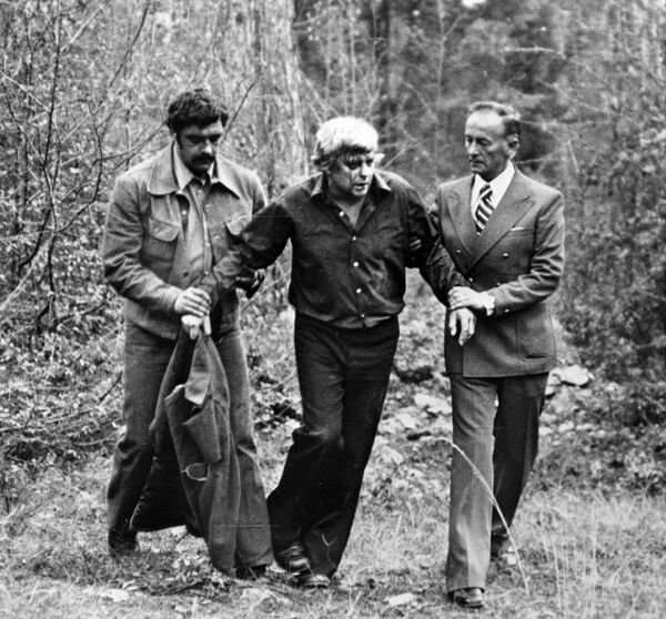 Актер Донатас Банионис (в центре) в главной роли в фильме Анатолия Бобровского Жизнь и смерть Фердинанда Люса. Актер Донатас Банионис (в центре) в главной роли в фильме Анатолия Бобровского Жизнь и смерть Фердинанда Люса. - Sputnik Латвия