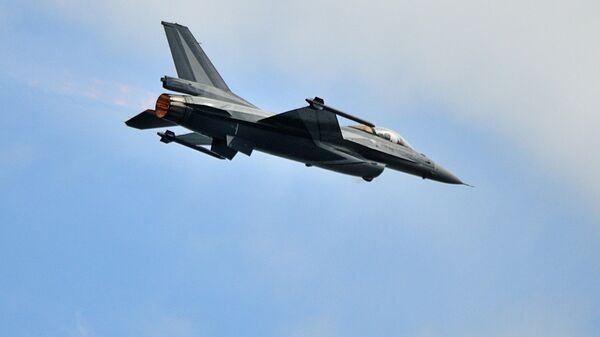 Истребитель F-16 - Sputnik Латвия