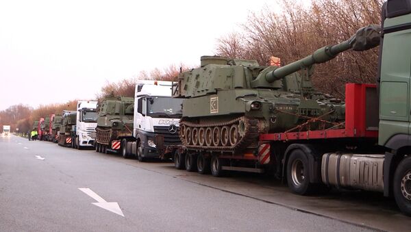 Vācijas policija nobloķēja konvoju ar amerikāņu haubicēm - Sputnik Latvija