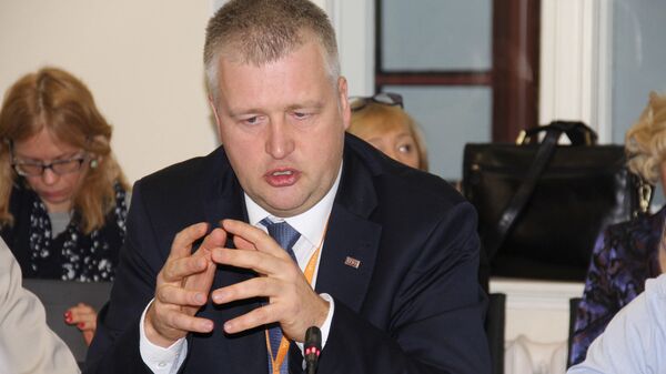 Госсекретарь Минздрава Айварс Лапиньш утверждает, что ядро э-здоровья работает на 99,5% стабильно Госсекретарь Минздрава Айварс Лапиньш утверждает, что ядро э-здоровья работает на 99,5% стабильно - Sputnik Латвия