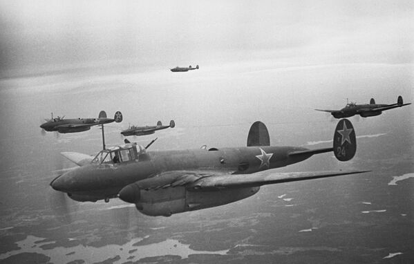 Бомбардировщики 14-й воздушной Армии поддерживают войска Волховского фронта при прорыве блокады Ленинграда - Sputnik Латвия