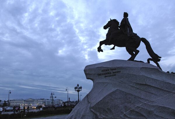 Памятник Петру I на Сенатской площади Санкт-Петербурга - Sputnik Латвия
