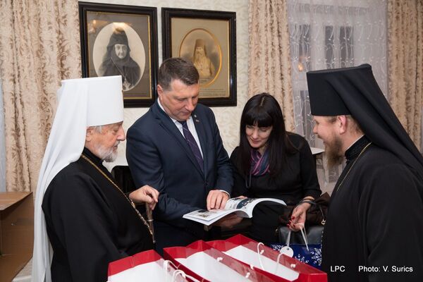 Президент Латвии Раймондс Вейонис нанес визит главе Латвийской православной церкви митрополиту Александру, 23 января 2018 года Президент Латвии Раймондс Вейонис нанес визит главе Латвийской православной церкви митрополиту Александру, 23 января 2018 года - Sputnik Латвия