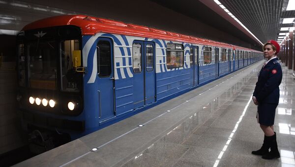 Поезд у перрона станции метро Ховрино - Sputnik Латвия