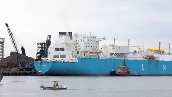 Французский танкер с газом из России прибыл в Бостон - Sputnik Латвия