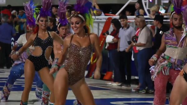 Традиционный карнавал начался в парагвайском городе Энкарнасьон - Sputnik Латвия