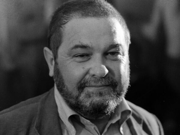Писатель Юлиан Семенов Писатель Юлиан Семенов - Sputnik Латвия
